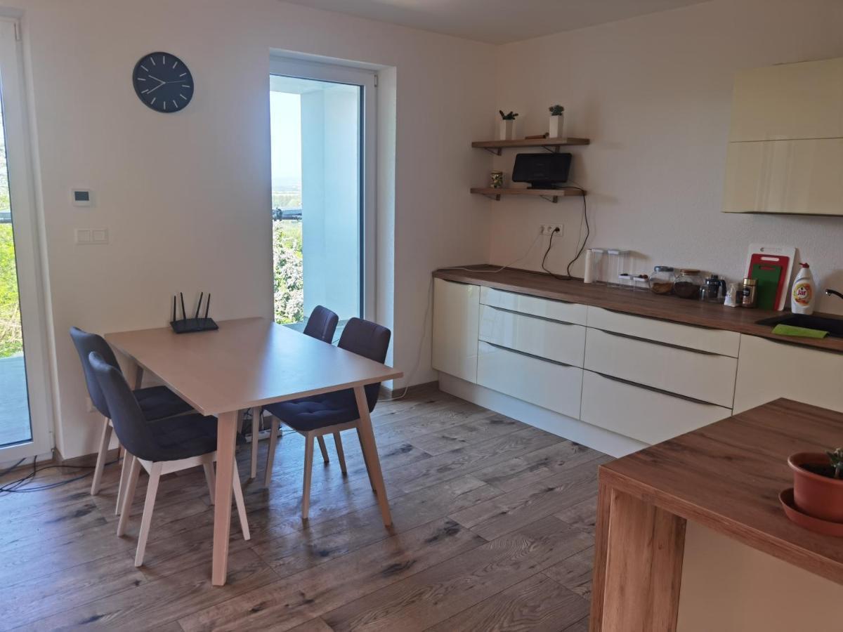 Sunset House Piestany Cervena Veza Lägenhet Banka Exteriör bild