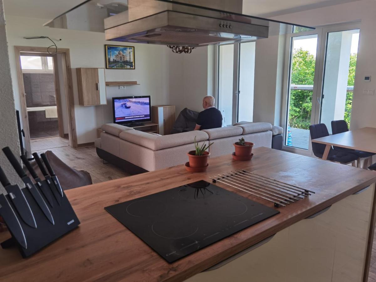 Sunset House Piestany Cervena Veza Lägenhet Banka Exteriör bild
