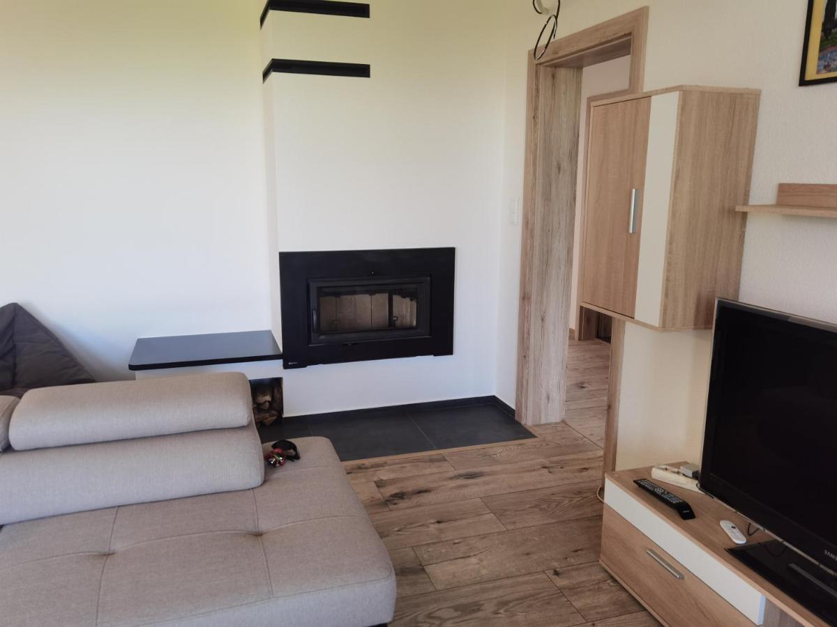 Sunset House Piestany Cervena Veza Lägenhet Banka Exteriör bild