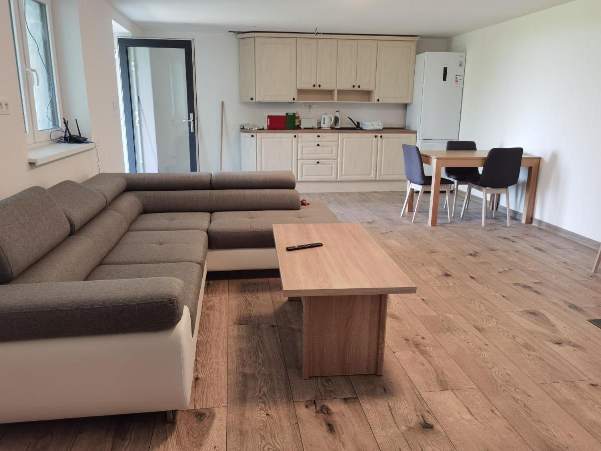 Sunset House Piestany Cervena Veza Lägenhet Banka Exteriör bild