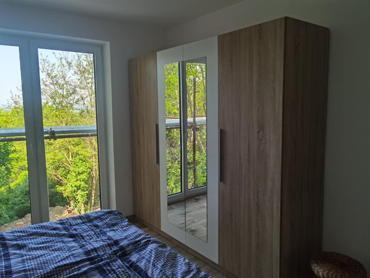 Sunset House Piestany Cervena Veza Lägenhet Banka Exteriör bild
