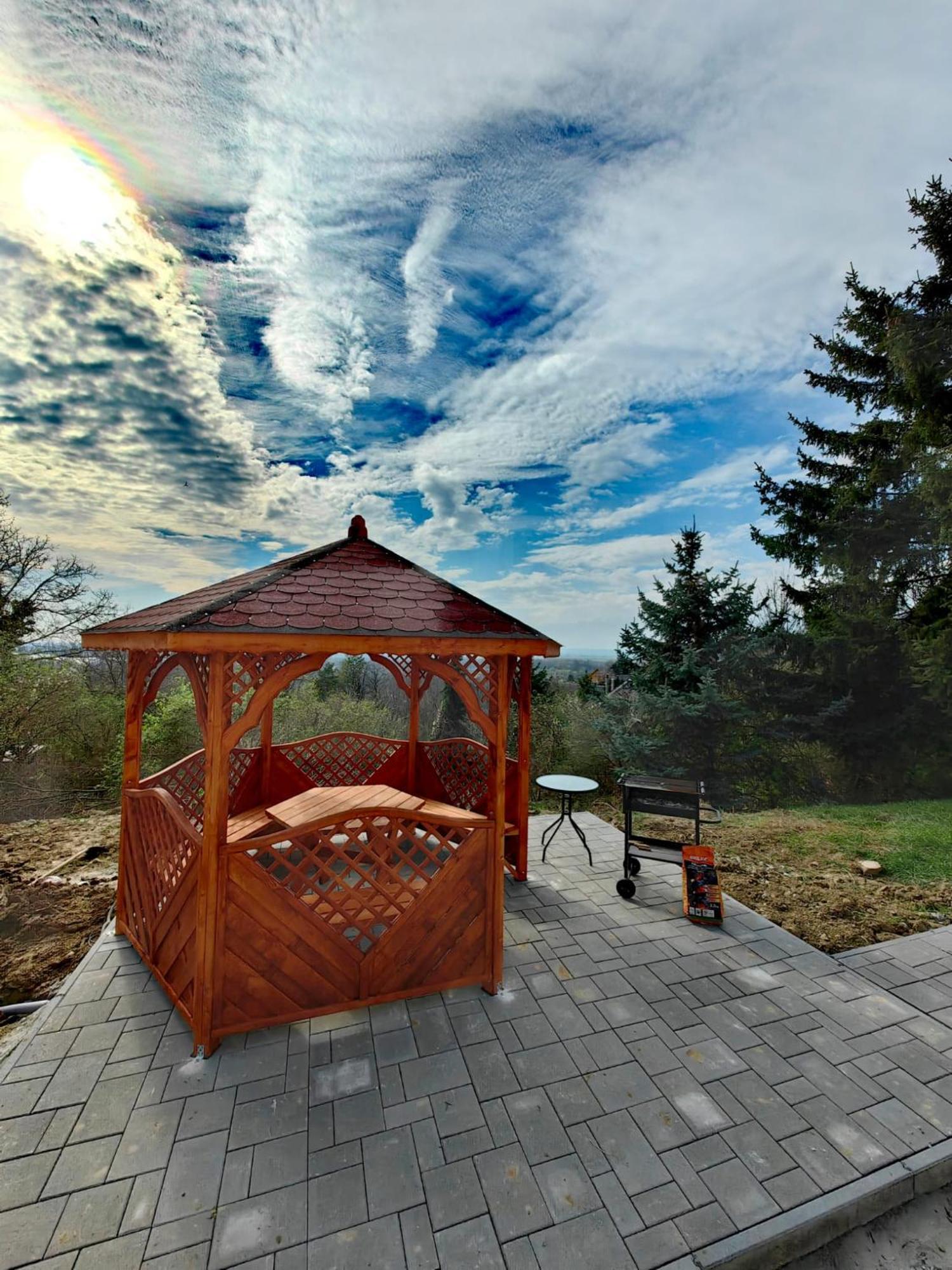 Sunset House Piestany Cervena Veza Lägenhet Banka Exteriör bild